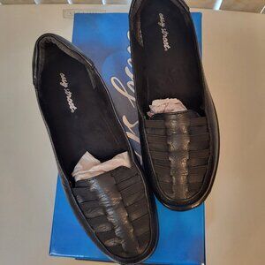 Easy Street Genesis 7.5 Wide Comfort Black Stretch Slip On Shoes New With Box